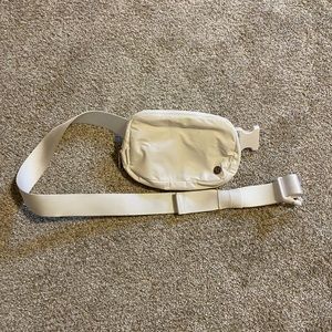 Lululemon Everywhere Belt Bag - White - extended strap